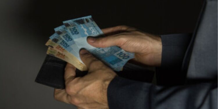 Governo libera AUXÍLIO EMERGENCIAL de R$ 2.500,00; veja quem pode receber