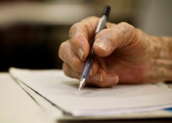 Brasileiros 60+ ganham isenção nas contas e novos benefícios após assinatura de nova lei