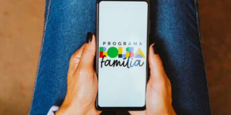 Quem está com o \"nome sujo\" terá o Bolsa Família CANCELADO?