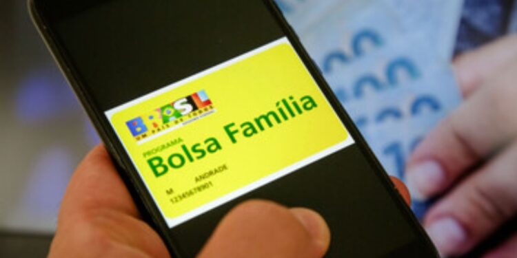 Beneficiários podem garantir mais R$ 150,00 no Bolsa Família nesta segunda (27/05); saiba como