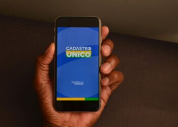 Brasileiros inscritos no Cadúnico podem contribuir com R$ 5 REAIS e conseguir R$ 1.412,00 todo mês