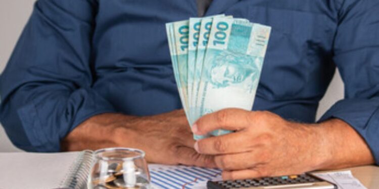 Inscritos no CadÚnico poderão receber crédito de até R$ 21 MIL; veja como destravar o benefício