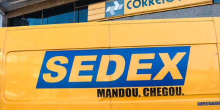 Por que os Correios suspenderam doações de roupas ao RS e só estão recebendo alimentos?