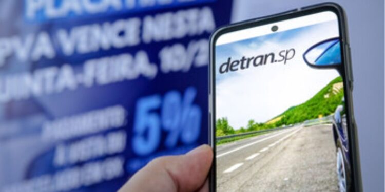 Detran começa a fazer transferência de veículos pelo celular; veja como funciona