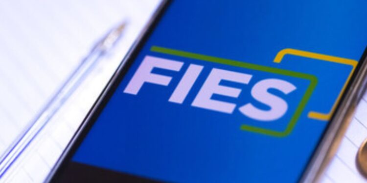 Governo adia por 3 meses prazo para renegociação de dívidas do Fies