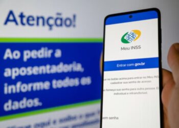 Aposentados e pensionistas do INSS são surpreendidos com BLOQUEIO no pagamento; saiba o que fazer