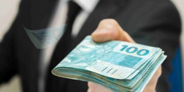 Quem tem mais de 60 anos pode receber R$2.000,00 do governo! Veja como