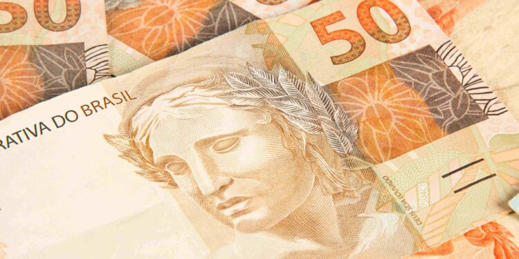 Novo salário mínimo de R$ 1.640 foi APROVADO para ESTES TRABALHADORES; Veja quem recebe