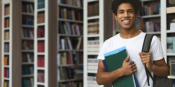 Governo deve ANTECIPAR PIX de R$200 para Estudantes