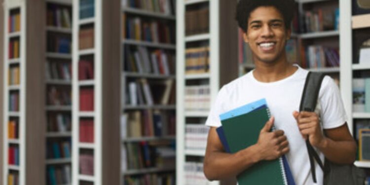 Governo deve ANTECIPAR PIX de R$200 para Estudantes