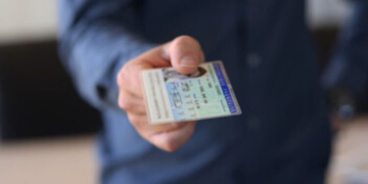 COMUNICADO GERAL para brasileiros com RG antigo e CPF final 1, 3, 8, 2, 6, 4, 7, 5, e 9