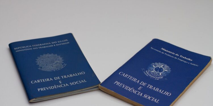 É possível receber 2 parcelas do seguro-desemprego de uma vez?