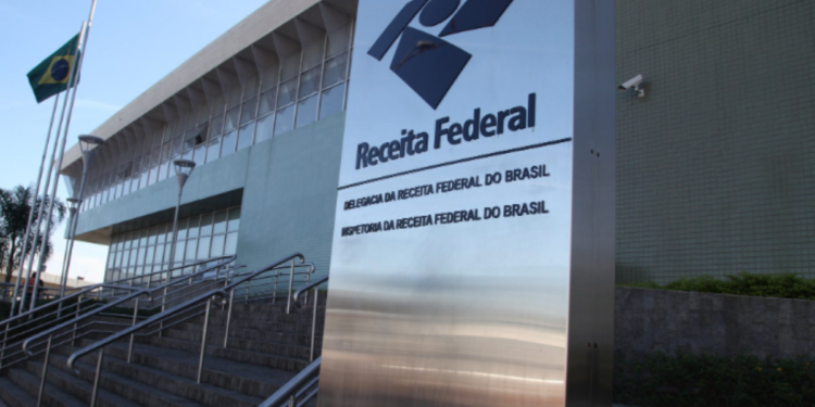 Receita Federal emite COMUNICADO URGENTE para brasileiros; confira