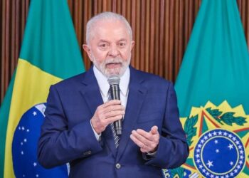Lula CONFIRMOU: Aposentadoria continuará vinculada ao salário mínimo