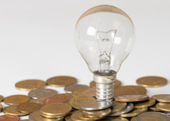 DESCONTÃO na conta de Luz para beneficiários do Bolsa Família; conheça seus direitos