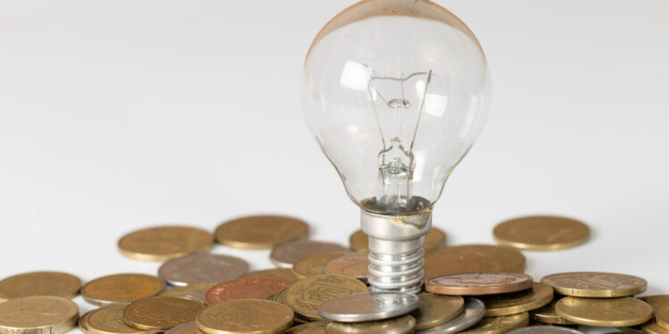 DESCONTÃO na conta de Luz para beneficiários do Bolsa Família; conheça seus direitos