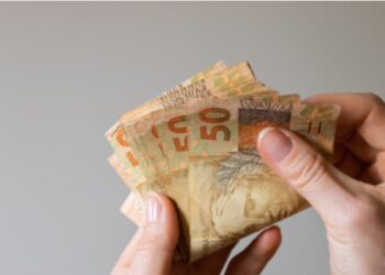 Brasileiros Comemoram! Salário Mínimo de R$ 2.512,59 Foi Aprovado! Entenda