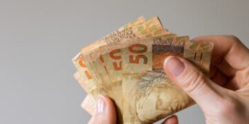 Brasileiros Comemoram! Salário Mínimo de R$ 2.512,59 Foi Aprovado! Entenda