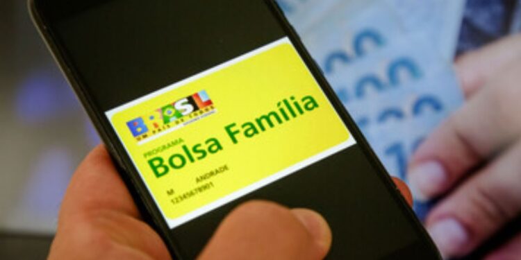 Novo EXTRA de R$ 250 é Anunciado no Bolsa Família – Veja se você está na lista