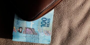Fui aprovado no BPC, posso receber Bolsa Família também? Entenda