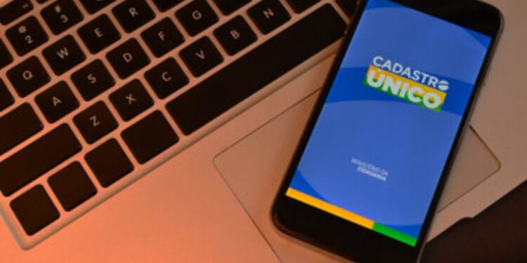 Moro sozinho, preciso CANCELAR o CadÚnico? Descubra a verdade e Evite Problemas!
