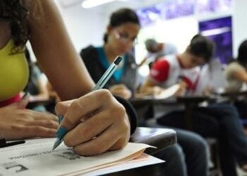 Você sabia que estudante e universitário podem contribuir para o INSS? Veja como