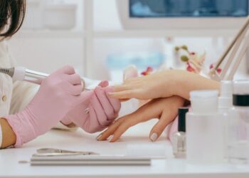 Você sabia que as Manicures têm direito a benefícios do INSS? Veja como