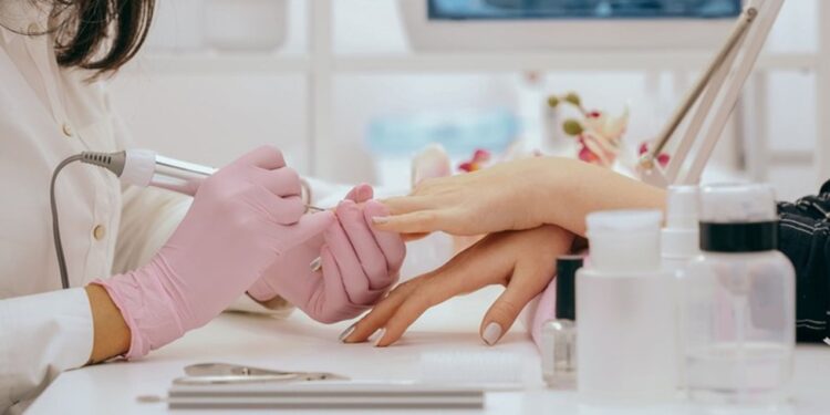 Você sabia que as Manicures têm direito a benefícios do INSS? Veja como