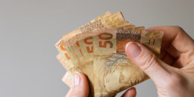 Auxílio de até R$ 2.700 é Liberado para DESEMPREGADOS! Veja como Solicitar