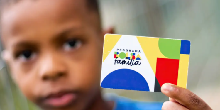 Estes 3 grupos receberão metade do valor do Bolsa Família em agosto