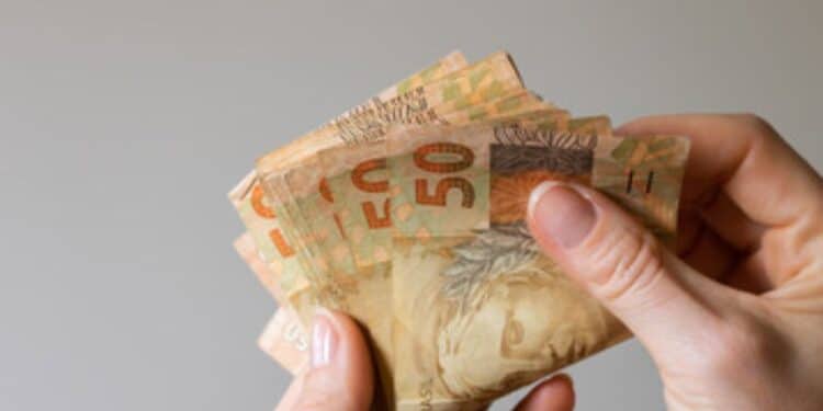 Você Pode Receber Auxílio de R$ 5 Mil do Governo: Confira Se Está Entre os 20 Mil Selecionados!