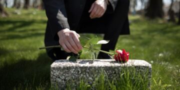 Onde Solicitar o Auxílio Funeral? Imagem: Freepik