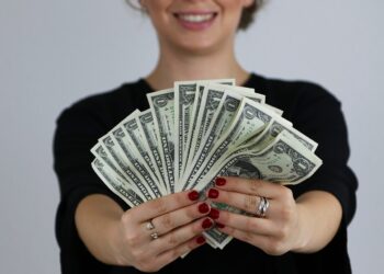 Renda de mais de R$5 Mil e sem a necessidade de faculdade: Confira 8 profissões que pagam BEM