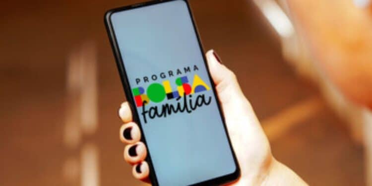 O Bolsa Família Está Cortando Beneficiários que Possuem Carro e Casa Própria? Entenda