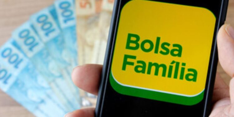 Posso Manter o Bolsa Família Mesmo com Carteira Assinada? Veja Aqui!