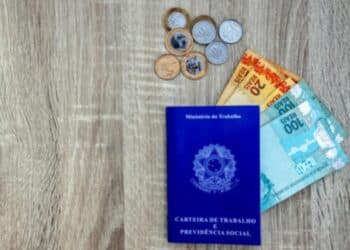 Trabalha com Carteira Assinada? Saiba Quais São os Seus Direitos!