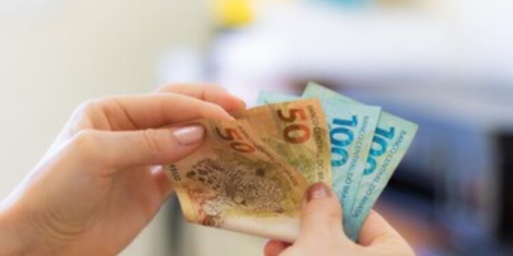 Donas de Casa Receberão Auxílio? Saiba o que o Governo Diz!