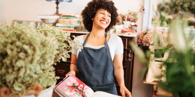 Beneficiários do Cadúnico pulam de alegria com anúncio do Governo sobre o Programa Acredita. Imagem: Freepik