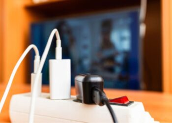 Idosos Podem Ter Luz de Graça! Veja Como Participar do Programa do Governo