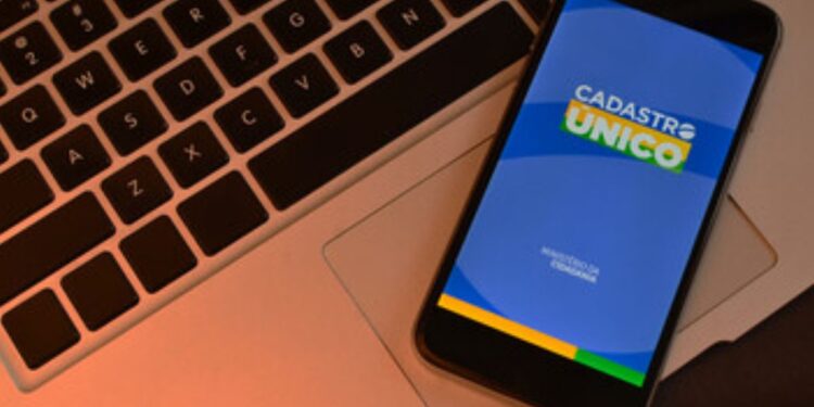 8 Benefícios Surpreendentes para Mães Solo no Brasil – Não Perca!