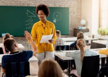 Valorização na Educação: Bônus Médio de R$ 5,3 MIL para Servidores. Imagem: Freepik