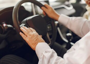 Novo Dispositivo APAGA Placa do Carro para Driblar Multas. Imagem: Freepik