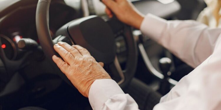 Novo Dispositivo APAGA Placa do Carro para Driblar Multas. Imagem: Freepik