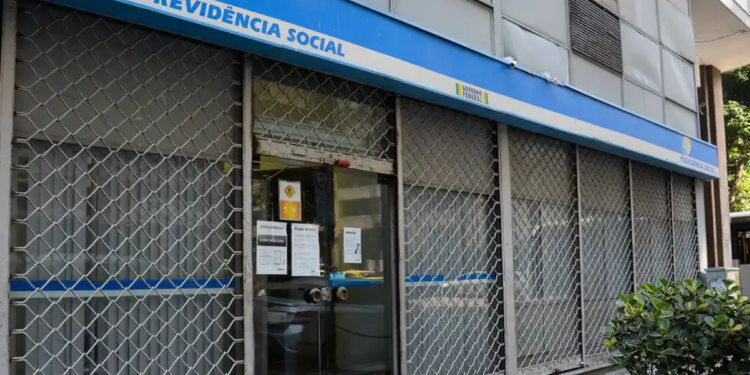 Pagamento de aposentados do INSS começa nesta segunda (26); veja calendário