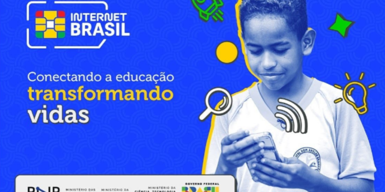 Governo entrega 2,2 mil chips para acesso gratuito à internet a alunos da rede pública