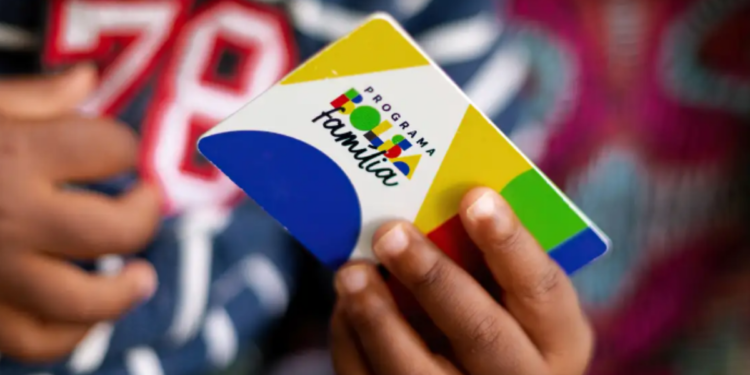 Bolsa Família: Aumento beneficia mais de 900 mil famílias em agosto? Confira