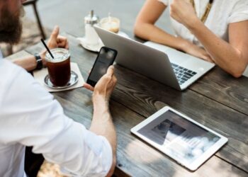 Como renegociar dívidas pelo WhatsApp da Serasa Imagem Freepik