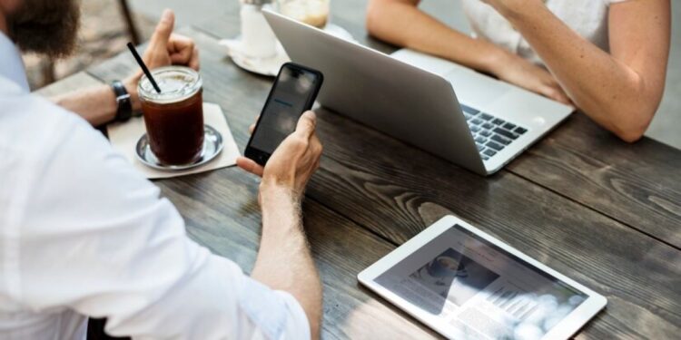 Como renegociar dívidas pelo WhatsApp da Serasa Imagem Freepik