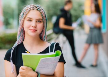 Faculdade Quitada Serasa anuncia descontos de até % para milhares de estudantes Imagem Freepik