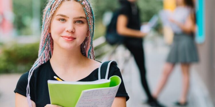 Faculdade Quitada Serasa anuncia descontos de até % para milhares de estudantes Imagem Freepik